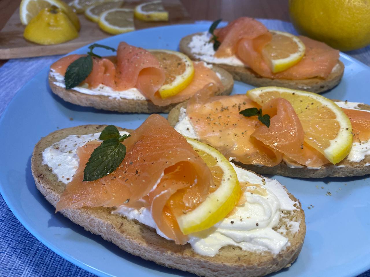 Bruschetta Salmone E Crema Di Robiola Con Yogurt Greco Cuciniamo